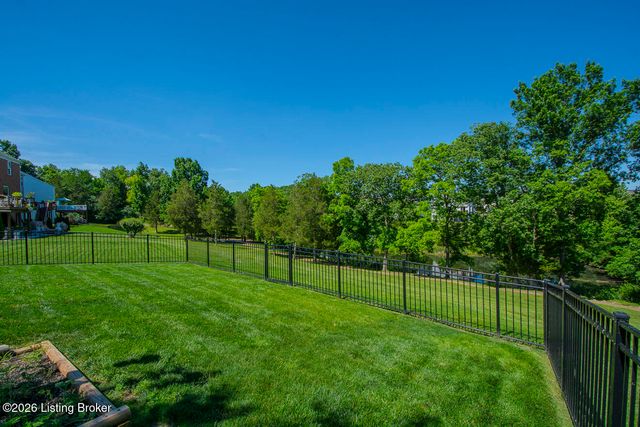 12521 Deer Lake Ln, Louisville, KY 40299