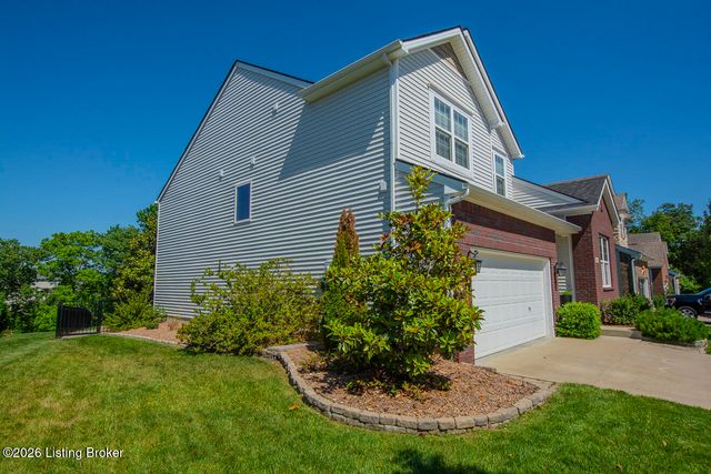 12521 Deer Lake Ln, Louisville, KY 40299