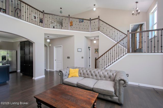12521 Deer Lake Ln, Louisville, KY 40299