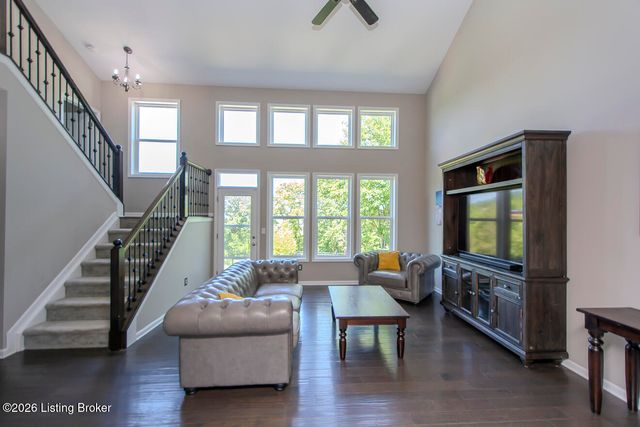 12521 Deer Lake Ln, Louisville, KY 40299