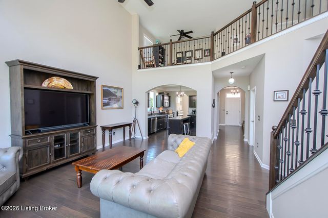 12521 Deer Lake Ln, Louisville, KY 40299