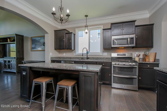 12521 Deer Lake Ln, Louisville, KY 40299