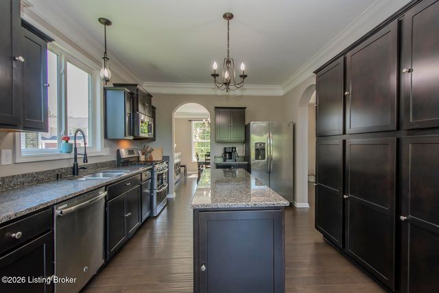 12521 Deer Lake Ln, Louisville, KY 40299