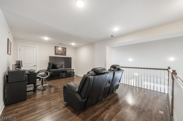 104 Autumn Ct, Little Falls Twp., NJ 07424