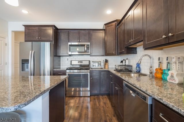 104 Autumn Ct, Little Falls Twp., NJ 07424