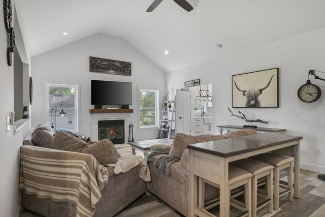 1305 Roosevelt Road, Valparaiso, IN 46383