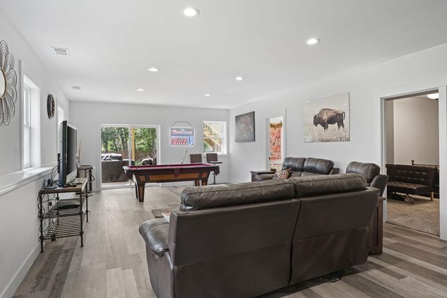 1305 Roosevelt Road, Valparaiso, IN 46383