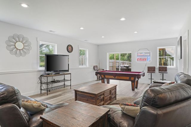 1305 Roosevelt Road, Valparaiso, IN 46383