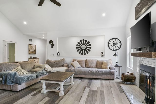 1305 Roosevelt Road, Valparaiso, IN 46383