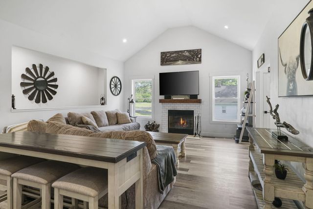 1305 Roosevelt Road, Valparaiso, IN 46383