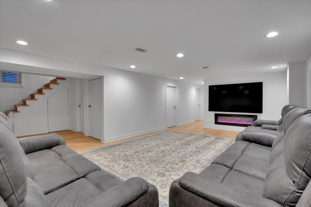 9317 Olcott Avenue, Morton Grove, IL 60053