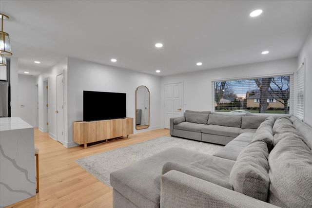 9317 Olcott Avenue, Morton Grove, IL 60053