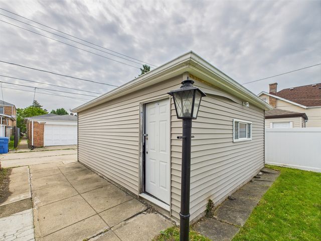 3843 N Pontiac Avenue, Chicago, IL 60634