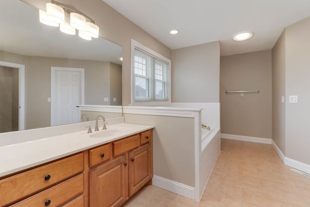 4 Scofield Court, Bloomington, IL 61704