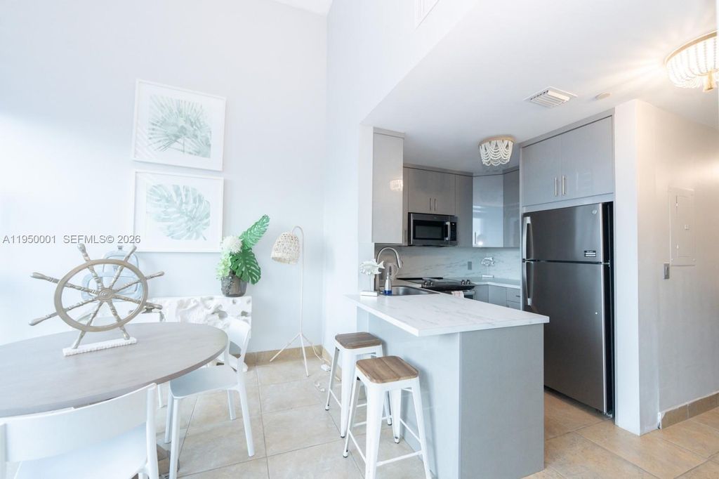 5445 Collins Ave BAY21, Miami Beach, FL 33140