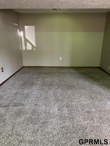 6723 Woodbine Circle, Ralston, NE 68127