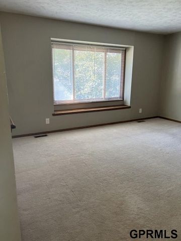 6723 Woodbine Circle, Ralston, NE 68127