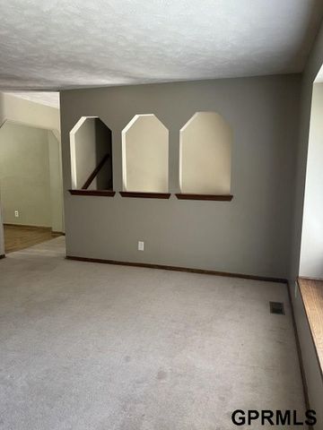 6723 Woodbine Circle, Ralston, NE 68127