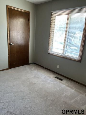 6723 Woodbine Circle, Ralston, NE 68127