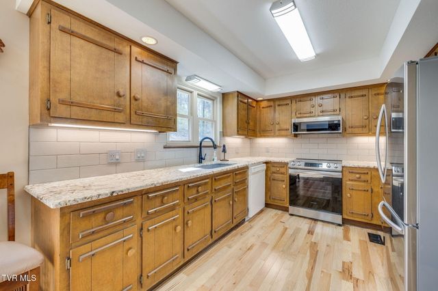 381 Sugarwood Drive, Kingsport, TN 37663