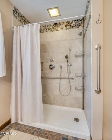 381 Sugarwood Drive, Kingsport, TN 37663