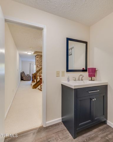 381 Sugarwood Drive, Kingsport, TN 37663