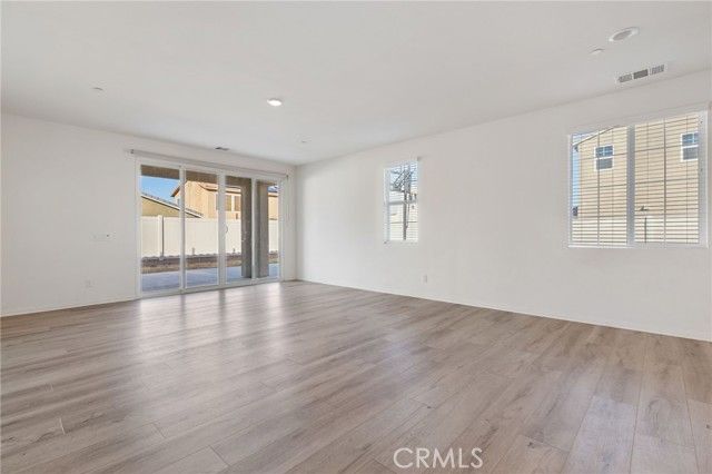 6135 W Avenue J9, Lancaster, CA 93536