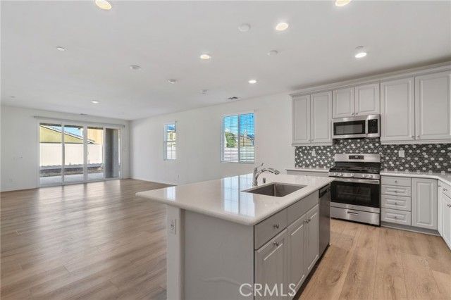 6135 W Avenue J9, Lancaster, CA 93536