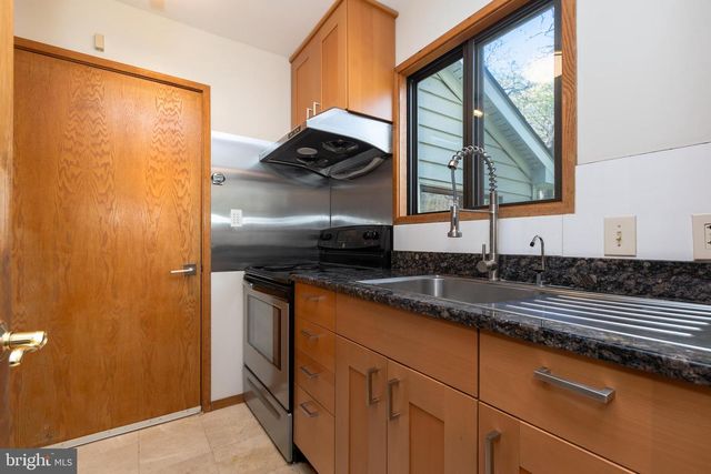 513 SPRINGVALE RD, Great Falls, VA 22066