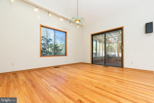 513 SPRINGVALE RD, Great Falls, VA 22066