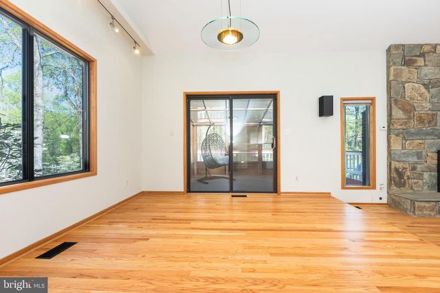 513 SPRINGVALE RD, Great Falls, VA 22066
