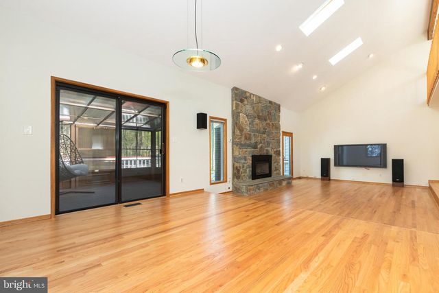 513 SPRINGVALE RD, Great Falls, VA 22066