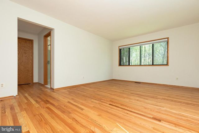 513 SPRINGVALE RD, Great Falls, VA 22066