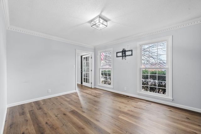 523 W Point Dr, Clarksville, TN 37043