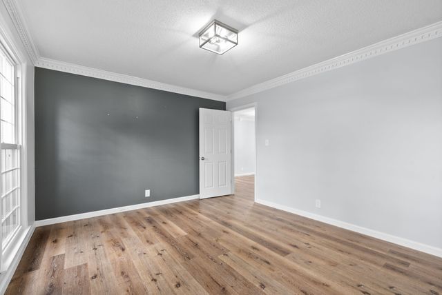 523 W Point Dr, Clarksville, TN 37043