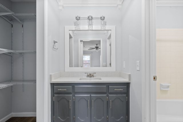 523 W Point Dr, Clarksville, TN 37043