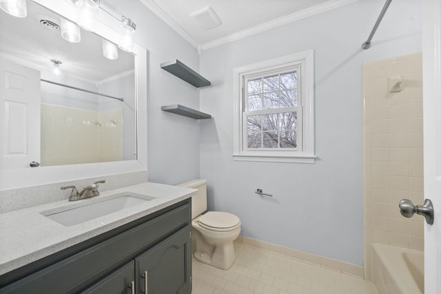 523 W Point Dr, Clarksville, TN 37043