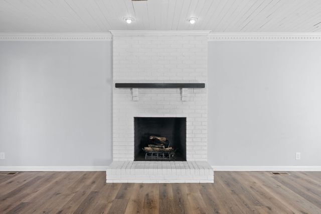 523 W Point Dr, Clarksville, TN 37043