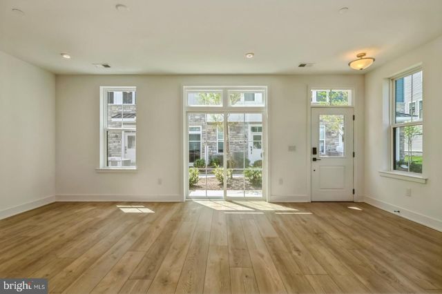 2107 DONATELLO, Princeton, NJ 08540