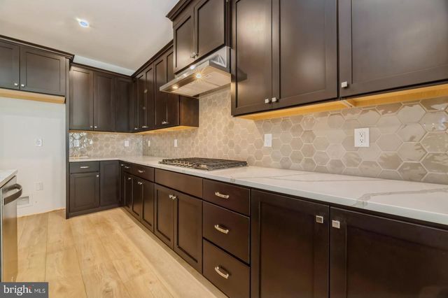 2107 DONATELLO, Princeton, NJ 08540