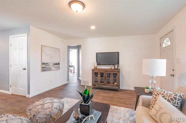 820 Highland Street, Edwardsville, IL 62025