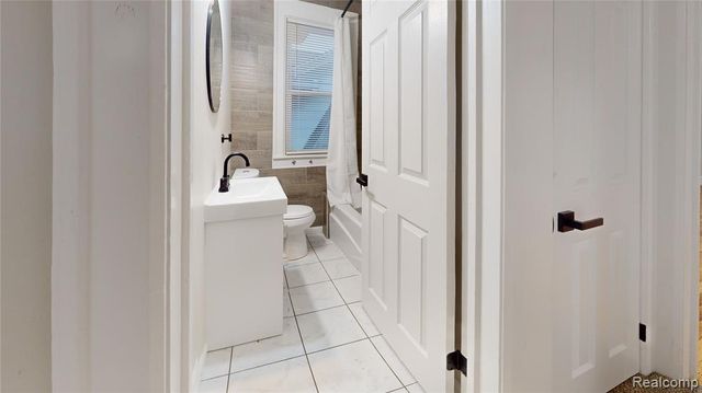 12061 Cloverlawn Street, Detroit, MI 48204