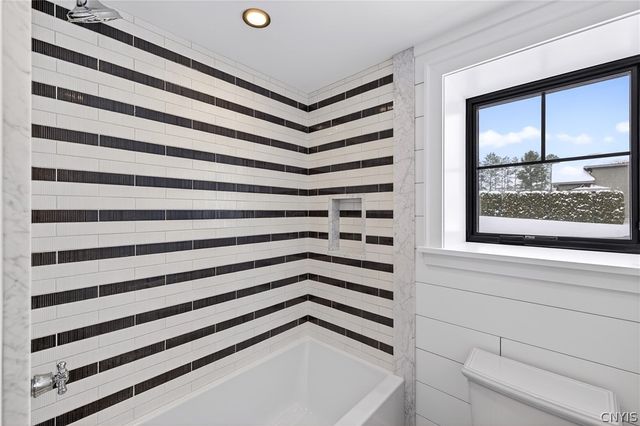 2010 West Lake Road, Skaneateles, NY 13152