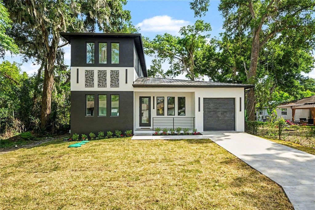 Image 2 of property listing at 105 GARLAND AVENUE, Seffner, FL 33584