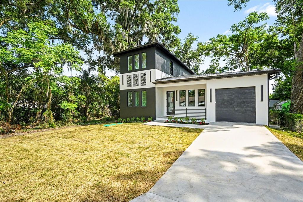 Image 3 of property listing at 105 GARLAND AVENUE, Seffner, FL 33584