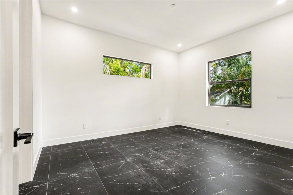 Image 24 of property listing at 105 GARLAND AVENUE, Seffner, FL 33584