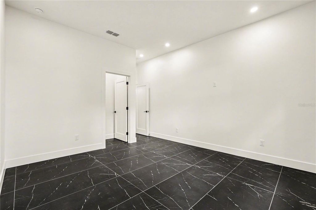 Image 27 of property listing at 105 GARLAND AVENUE, Seffner, FL 33584