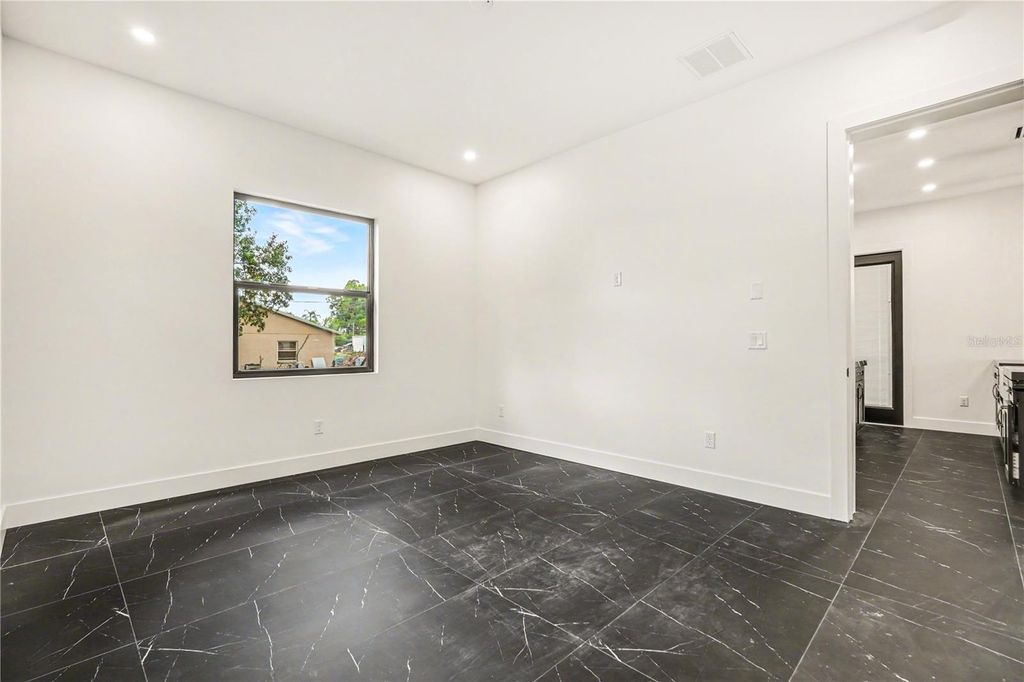 Image 28 of property listing at 105 GARLAND AVENUE, Seffner, FL 33584
