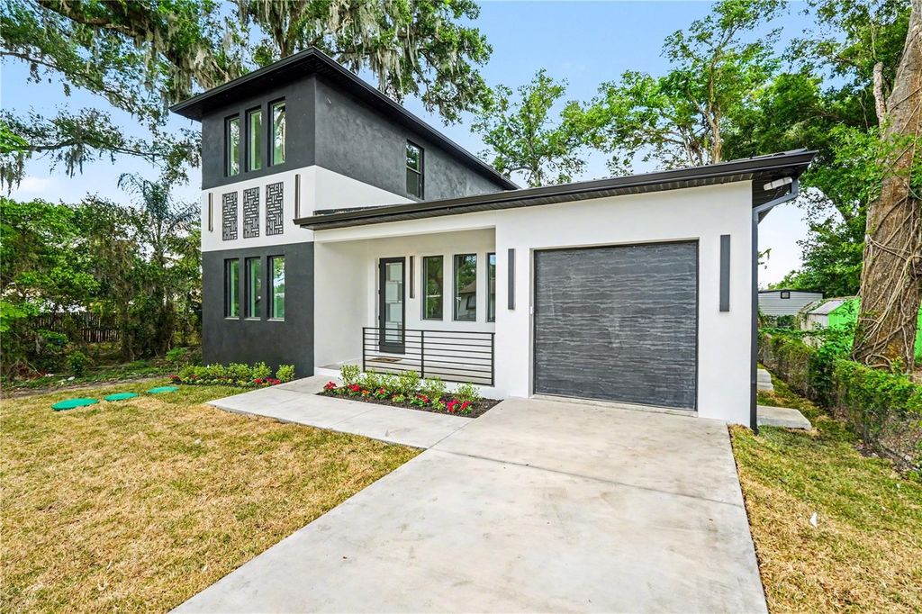 Image 4 of property listing at 105 GARLAND AVENUE, Seffner, FL 33584