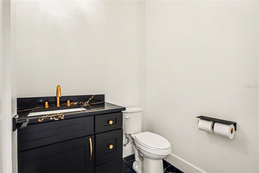 Image 36 of property listing at 105 GARLAND AVENUE, Seffner, FL 33584